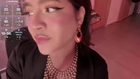 lolaasmith_21 online show from October 2025 06:03:02 PM