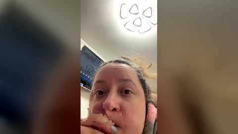 lolaatatee online show from April 2026 06:16:01 PM