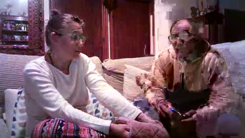 LOLA HUESO y ERIC online show from February 2025 06:19:01 PM