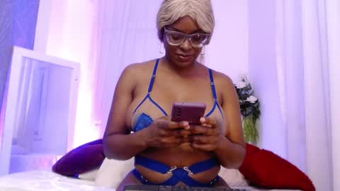lola online show from October 2025 04:59:01 AM