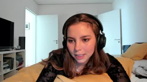 Snapshot of lolaverse chatting on April 2026 02:32:02 PM Lola doll online show from April 2026 02:32:02 PM