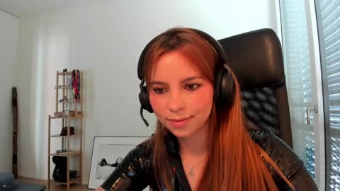 Snapshot of lolaverse chatting on April 2026 08:28:02 AM Lola doll online show from April 2026 08:28:02 AM