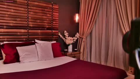 Lola online show from December 2025 07:41:01 PM