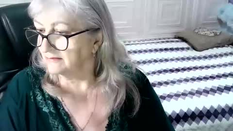 LolkaAlyss online show from November 2025 03:30:01 AM