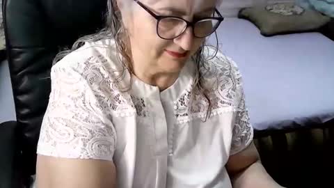 LolkaAlyss online show from December 2025 01:33:02 AM