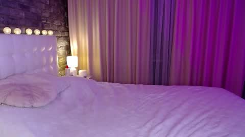 Victoria online show from November 2025 05:02:01 PM