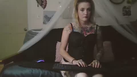 Lollipop Queen online show from October 2025 06:58:02 AM