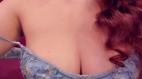 LoloMercier online show from November 2025 07:02:02 PM