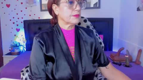 Jennifer  online show from November 2025 07:05:02 PM