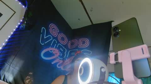 Londoncashmere69  online show from December 2024 08:05:01 PM