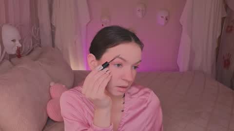 Luna online show from November 2025 09:06:01 PM