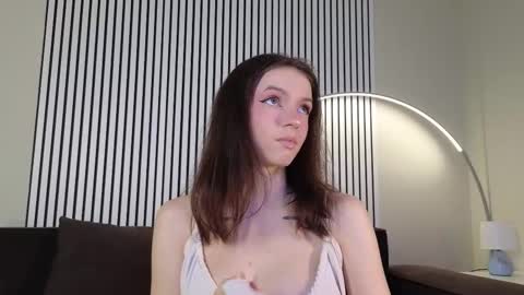 Luna online show from November 2025 08:32:01 PM