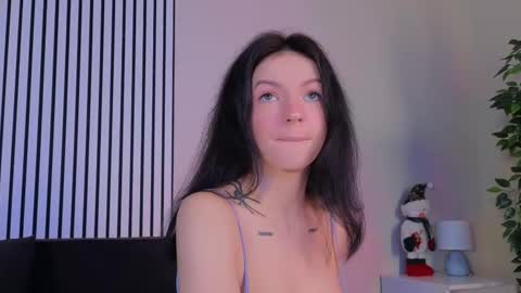 Luna online show from November 2025 08:22:01 PM