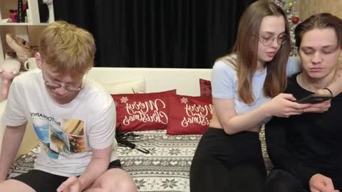 Jean and Isa right couple Mark and Eva left couple online show from January 2025 08:11:01 AM