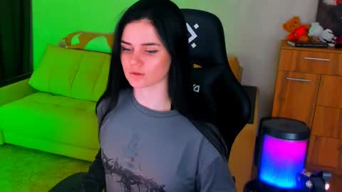 Lora Cain online show from February 2025 06:03:01 PM