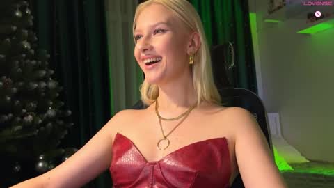 Snapshot of lora_hellyeah chatting on December 2025 02:24:01 PM Lora heil online show from December 2025 02:24:01 PM