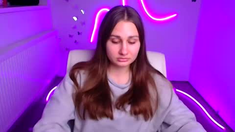 Lora online show from November 2025 12:15:02 PM