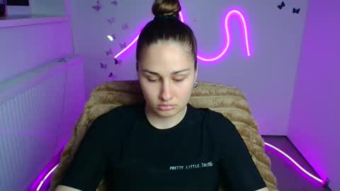 Snapshot of lora_kisses chatting on May 2026 05:46:02 AM Lora online show from May 2026 05:46:02 AM