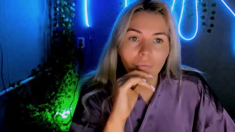 Lora online show from September 2025 02:22:01 AM