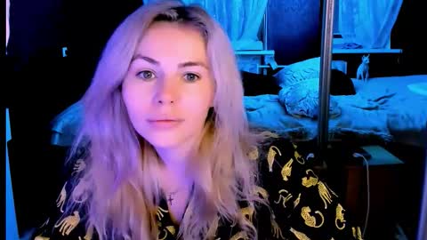 Lora online show from October 2025 02:41:01 AM