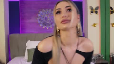 Lora online show from November 2025 07:40:03 PM