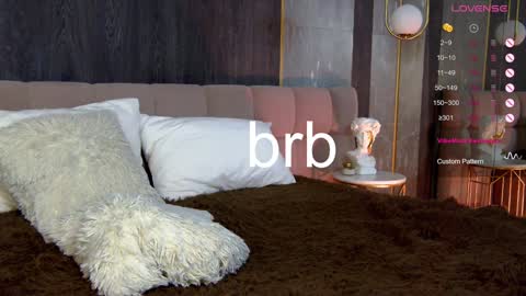 Snapshot of loraineluff chatting on December 2024 07:32:02 PM Loraine online show from December 2024 07:32:02 PM