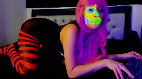 Lore Depp online show from October 2025 04:05:01 AM