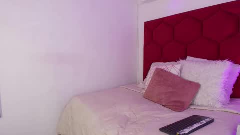 LORELI online show from September 2025 03:28:01 AM