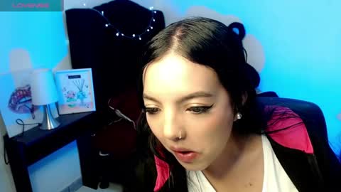 Loren online show from July 2026 07:18:01 PM