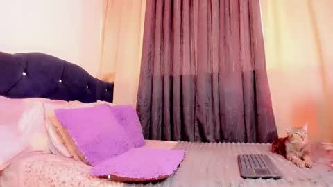 lesly lorena online show from March 2026 08:59:01 PM