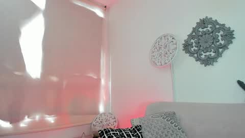 L O R E N online show from February 2025 05:03:02 PM