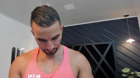  L O R E N Z O  Thumbs Up help  online show from January 2025 05:30:01 PM