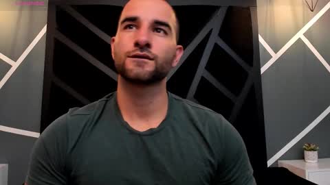  L O R E N Z O  Thumbs Up help  online show from December 2025 04:03:01 PM