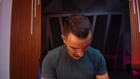  L O R E N Z O  Thumbs Up help  online show from February 2026 05:20:01 PM