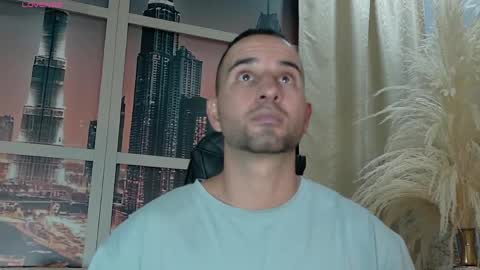  L O R E N Z O  Thumbs Up help  online show from May 2026 05:41:02 PM
