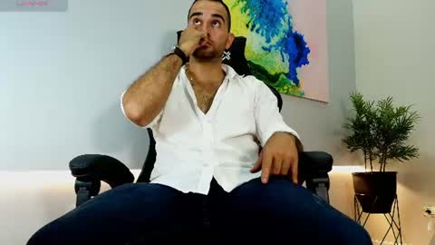  L O R E N Z O  Thumbs Up help  online show from July 2026 06:12:01 PM