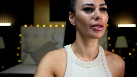 LoretteLorena online show from July 2026 05:00:01 AM