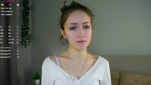 Naomi online show from November 2025 09:40:01 PM