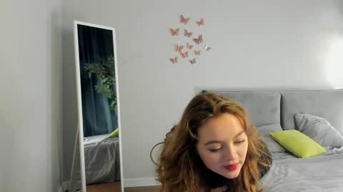 Lina online show from December 2025 07:30:02 PM