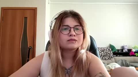 Snapshot of lorrainepurkiss chatting on June 2026 06:59:02 AM Stasha online show from June 2026 06:59:02 AM