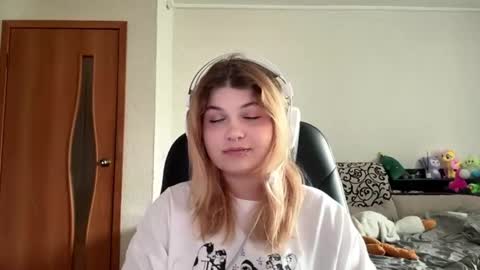 Snapshot of lorrainepurkiss chatting on June 2026 07:01:02 AM Stasha online show from June 2026 07:01:02 AM