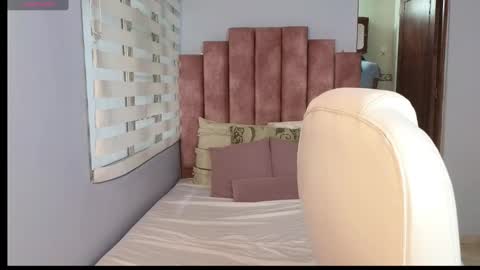  Lou Rosse  online show from February 2025 08:45:02 PM