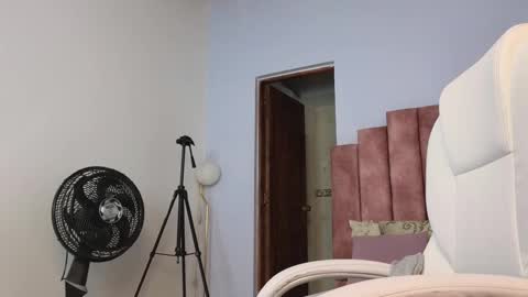  Lou Rosse  online show from February 2025 08:31:01 PM