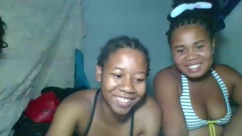 Snapshot of louane98 chatting on March 2026 04:25:01 PM louane98 online show from March 2026 04:25:01 PM