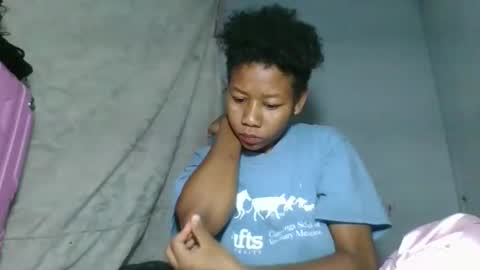 Snapshot of louane98 chatting on March 2026 03:11:01 AM louane98 online show from March 2026 03:11:01 AM