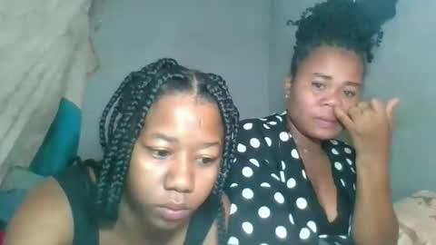 Snapshot of louane98 chatting on March 2026 07:25:01 AM louane98 online show from March 2026 07:25:01 AM