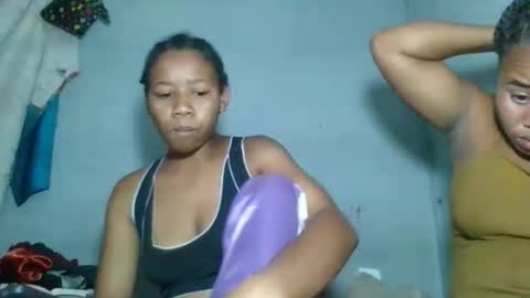 Snapshot of louane98 chatting on March 2026 01:04:01 PM louane98 online show from March 2026 01:04:01 PM