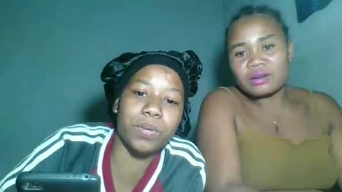 Snapshot of louane98 chatting on April 2026 07:00:01 PM louane98 online show from April 2026 07:00:01 PM