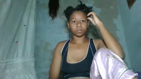 Snapshot of louane98 chatting on April 2026 02:22:02 AM louane98 online show from April 2026 02:22:02 AM