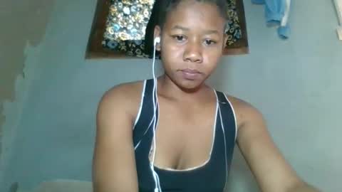 Snapshot of louane98 chatting on April 2026 08:19:01 AM louane98 online show from April 2026 08:19:01 AM